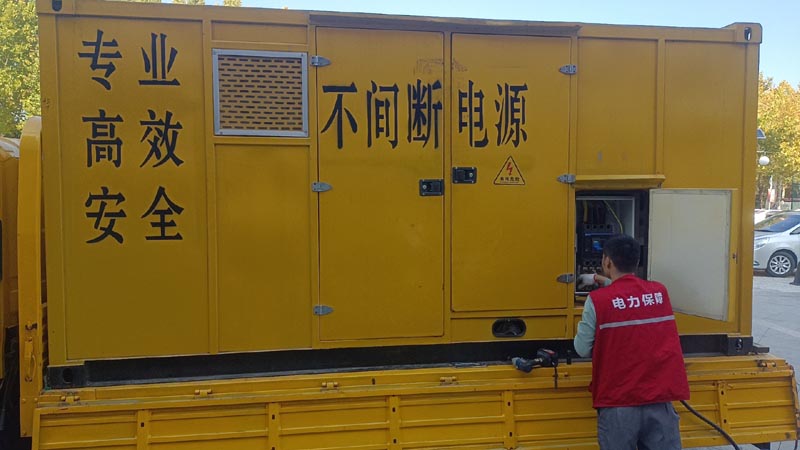 路桥柴油发电机组和UPS电源配合使用时，如何避免切换过程中的电力中断？